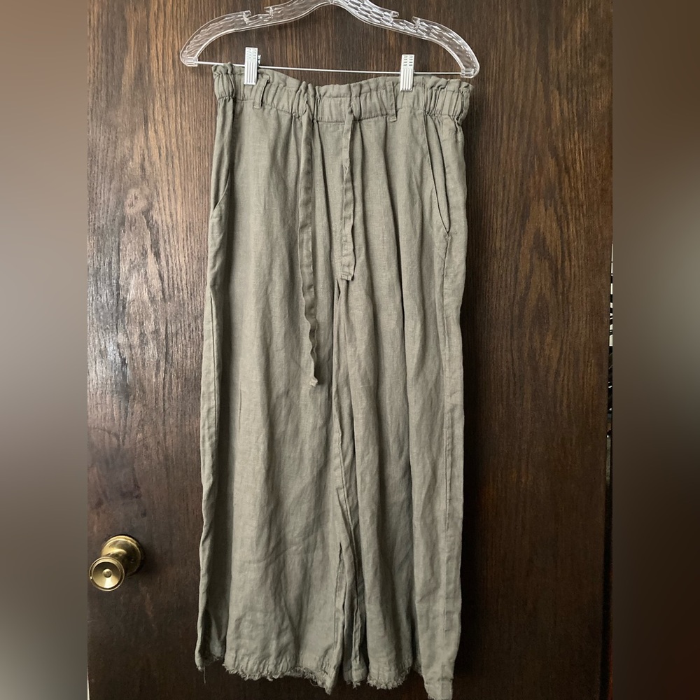 Excellent used condition. Summer pants.